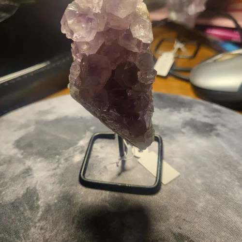 Drusa di Ametista con supporto L'arcano segreto ametista-drusa