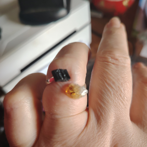 Anello in argento 925 con tormalina nera e quarzo citrino grezzo