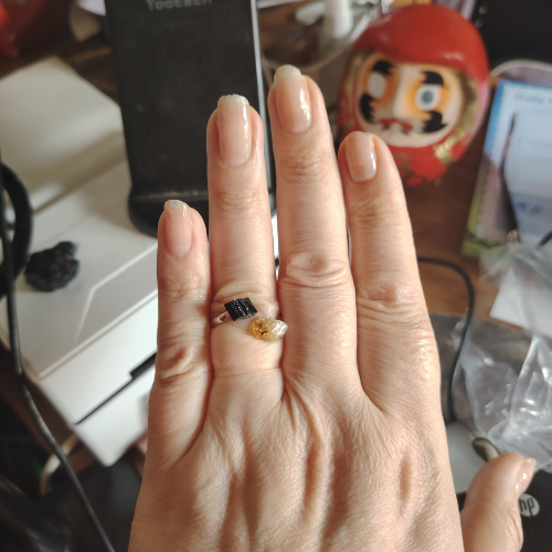 Anello in argento 925 con tormalina nera e quarzo citrino grezzo