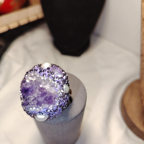 Anello "Alchimia Lunare" – Drusa di Ametista e Perle in Oro 18k