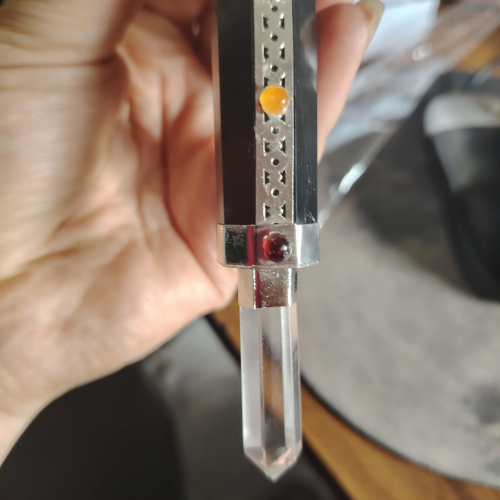 Bacchetta canalizzatrice di shungite e chakra con sfera
