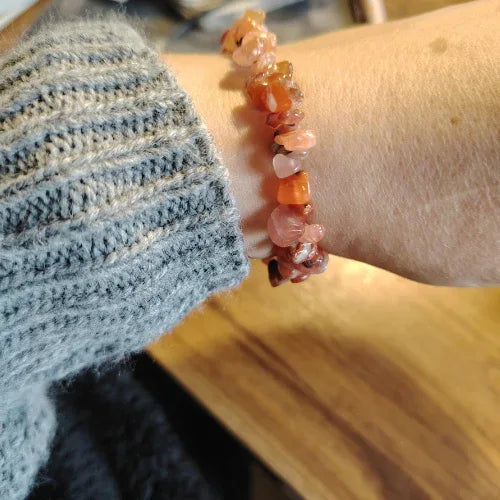 Bracciale elastico chips corniola - L'arcano segreto