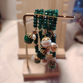 Bracciale "Regina di Smeraldo" – 5 Fili di Perle, Radice di Smeraldo
