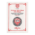 Libro con copertina bianca, cornice rossa, emblema circolare e titolo rosso