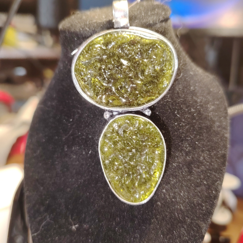Ciondolo artigianale in argento 925 con doppia Moldavite grezza