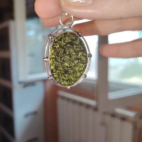 Ciondolo in argento 925 con moldavite