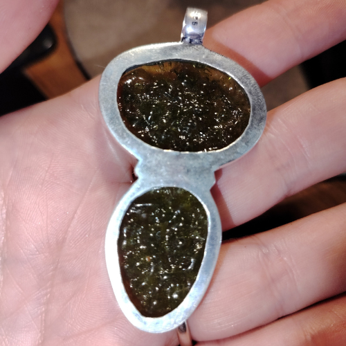 Ciondolo artigianale in argento 925 con doppia Moldavite grezza