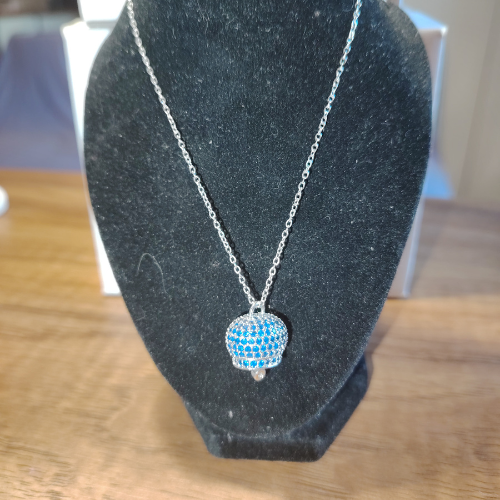 Collana "Eco dell'Oceano" – Campanella Artigianale Rodio e Zirconi Blu