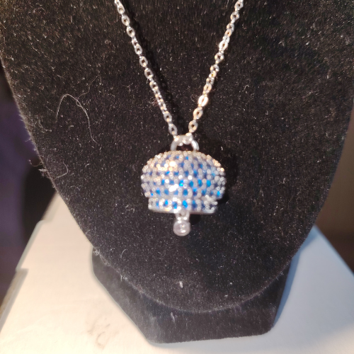 Collana "Eco dell'Oceano" – Campanella Artigianale Rodio e Zirconi Blu