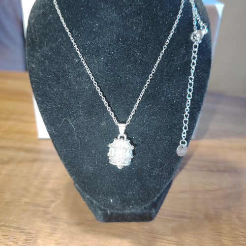 Collana "Luce Primordiale" – Campanella Artigianale Rodio e Baguette Bianche