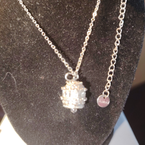 Collana "Luce Primordiale" – Campanella Artigianale Rodio e Baguette Bianche