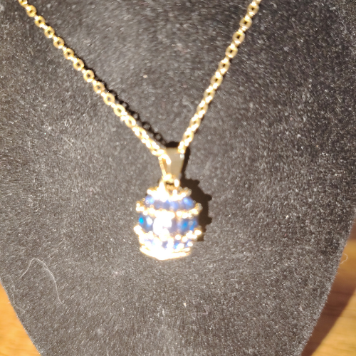Collana "Saggezza Dorata" – Campanella Artigianale Oro e Baguette Blu