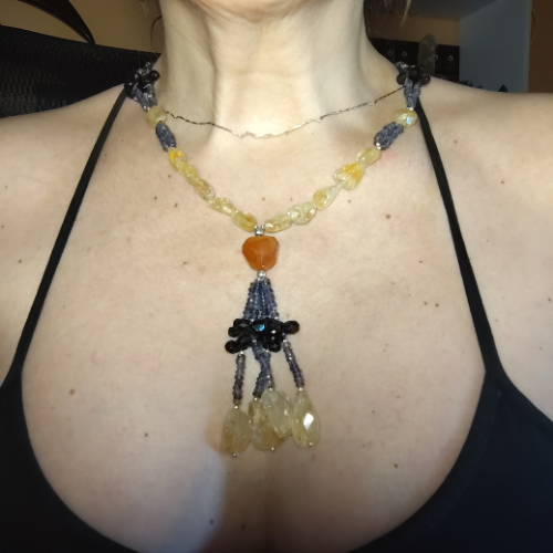 Collana gloria solare – zaffiri Blu, pietra del Sole e citrino