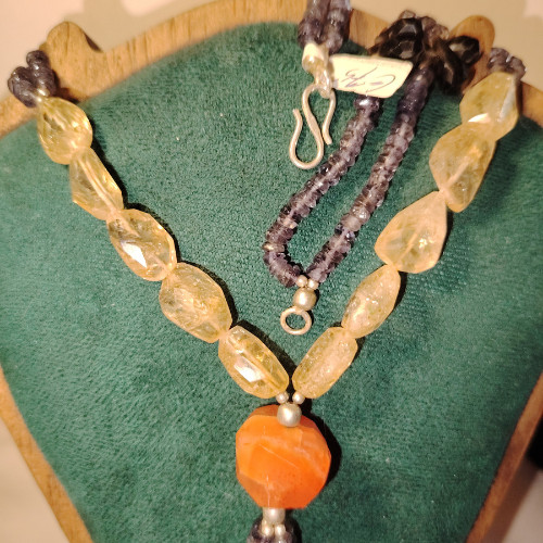 Collana gloria solare – zaffiri Blu, pietra del Sole e citrino