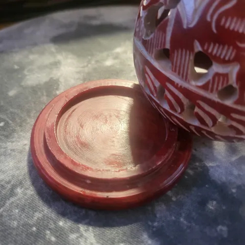 Brucia incensi indiano rosso L'arcano segreto incenso-rosso-indiano-sotto