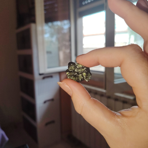 Moldavite naturale grezza
