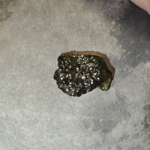Moldavite naturale grezza