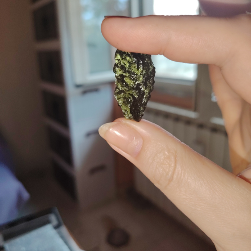 frammento di Moldavite naturale grezza
