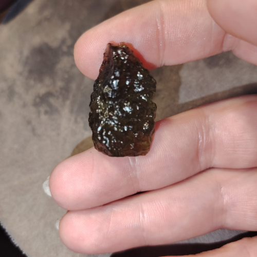 frammento di Moldavite naturale grezza