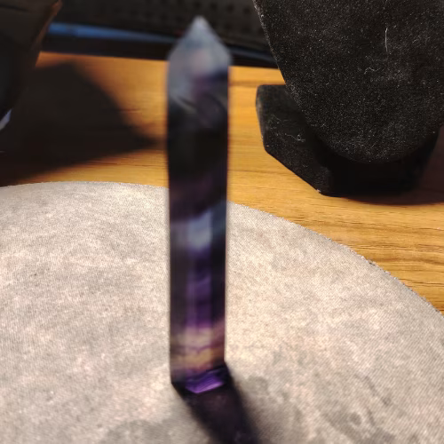 Obelisco fluorite viola L'arcano segreto obelisco-fluorite