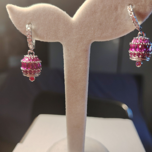 Orecchini "Energia Cosmica" – Acciaio Rodiato e Zirconi Fucsia