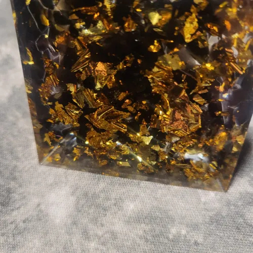 Piramide di orgonite e ametista L'arcano segreto piramide-orgonite-ametista