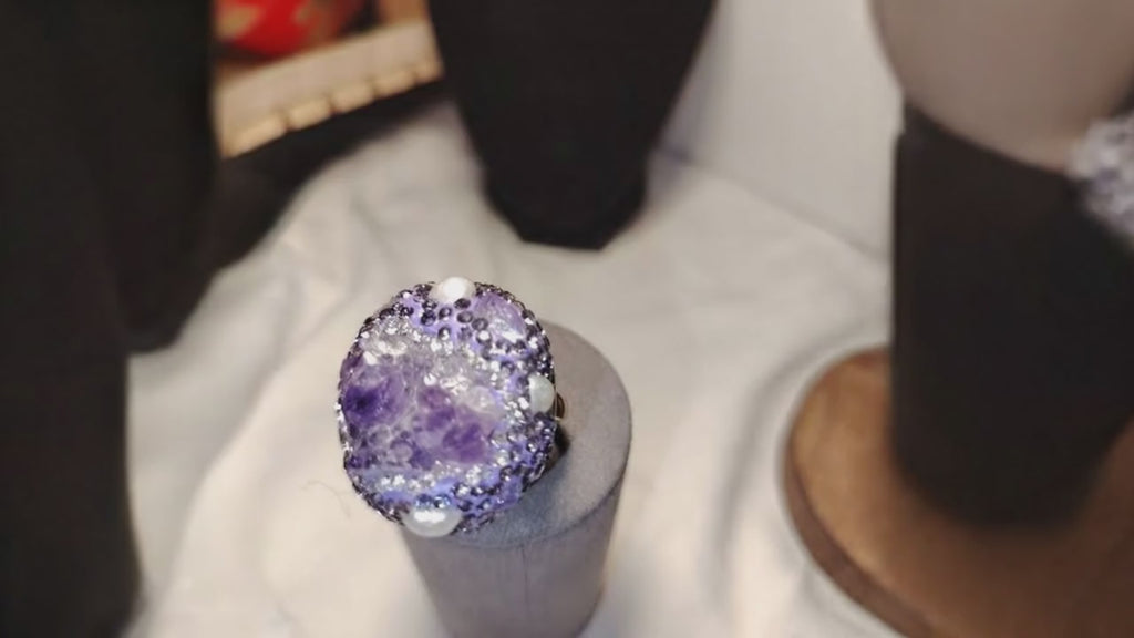 Anello "Alchimia Lunare" – Drusa di Ametista e Perle in Oro 18k