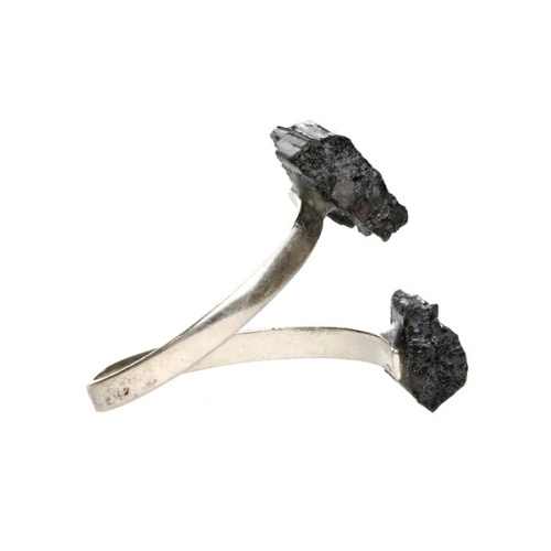 Anello regolabile in argento 925 con tormaline nere grezze a vista